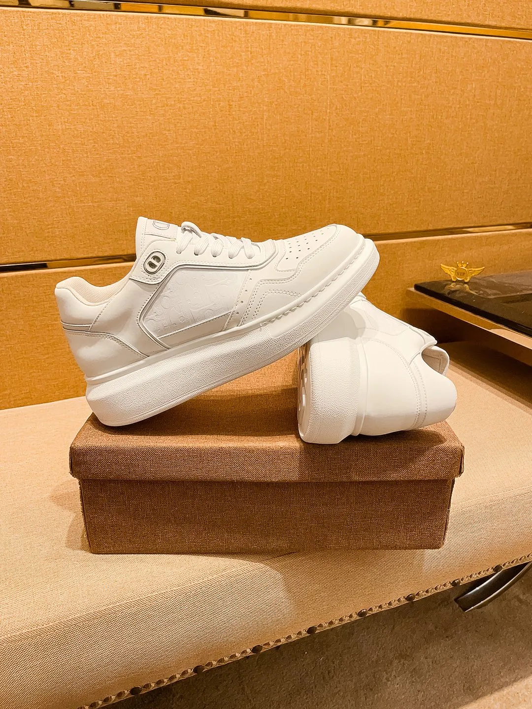 Men's shoes💰 440💰[Dior]🔥 High-end men's shoes brand official website 1:1 latest masterpiece: the upper is made of Italian imported first-layer cowhide with a comfortable and breathable lining➕original non-slip and wear-resistant outsole🔥, making walking more convenient and comfortable! An exclusive new model, a stunning work, a beautiful 1:1 replica [color] compared to the official quality! Create a fashionable personality to set off your uniqueness! A must-have for trendy men! Classic 🔥 Size: 38-44 Color: 🔥 2⃣️ colors available 🔥.